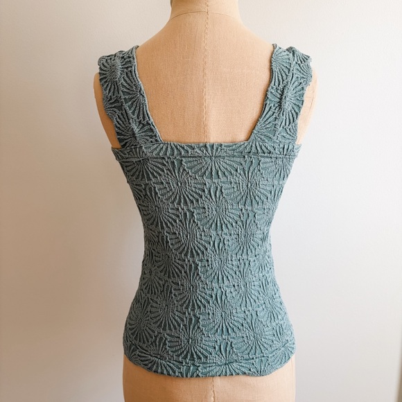 Textured Green Cropped Tank Top - Picture 5 of 9